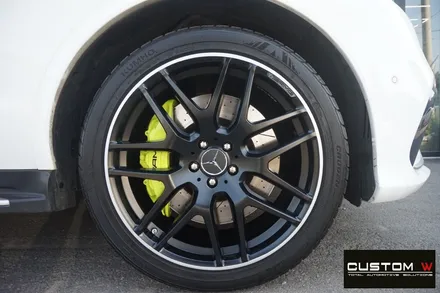 벤츠 GLE63AMG 잘 못된 휠수리 도색 이력이 있는 휠 박리 후 투톤 휠도색  재작업 ,  애시드 그린 (형광) 캘리퍼도색. / 용인 처인구