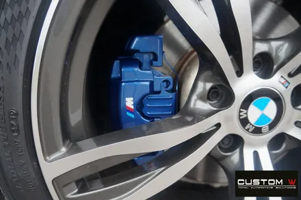 BMW F10 520D M 에어로 다이나믹 프로 휠 상처 수리 후, 고스트 크롬 휠도색 그리고 블루 캘리퍼 도색. / 용인 처인구