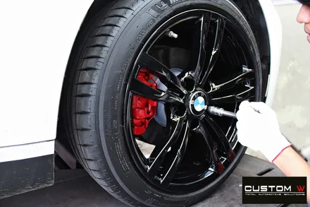 BMW 320i M패키지 블랙유광 휠도색 + 허브 방청 레드 캘리퍼 도색 / 용인 처인구