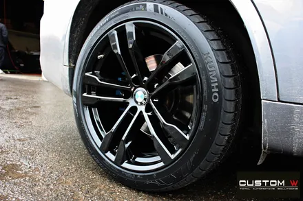 BMW X5 50d 약품 박리, 휠 상처 수리 후 블랙유광 휠도색 / 용인 처인구