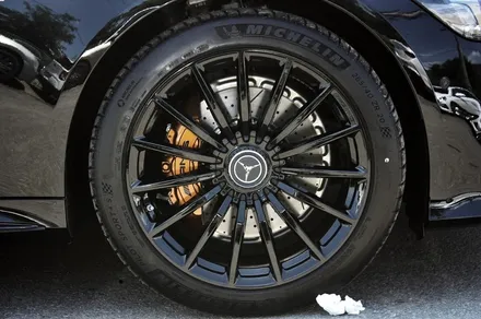 벤츠 GT43 AMG 블랙유광 휠도색 + 카본 세라믹 골드 캘리퍼 도색 / 용인 처인구