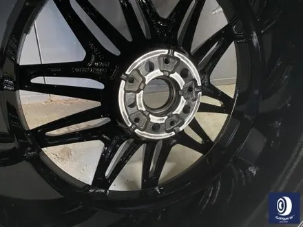 BMW G87 M2 정품 930M 앞 19인치 뒤 20인치 하이그로시 블랙 (검정 유광) 휠도색 + 레드 캘리퍼 도색 / 용인 처인구