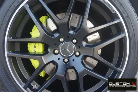 벤츠 GLE63AMG 잘 못된 휠수리 도색 이력이 있는 휠 박리 후 투톤 휠도색  재작업 ,  애시드 그린 (형광) 캘리퍼도색. / 용인 처인구