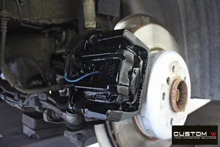 BMW F10 528i 터빈휠 수리 후 고스트 크롬 휠도색 + 심각한 부식 제거 후 블랙 캘리퍼 도색 / 용인 처인구