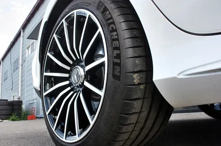 벤츠 GT43 AMG 다이아몬드 컷팅 블랙 폴리시 휠 + 카본 세라믹 골드 캘리퍼 도색 / 용인 처인구