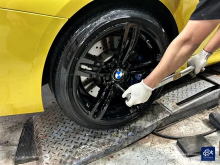 BMW F83 M4 컨버터블 437M 박리 후 블랙유광 휠도색 / 용인 처인구