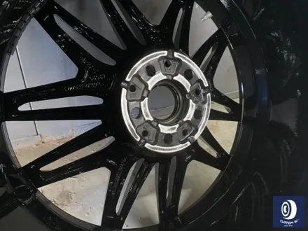 BMW G87 M2 정품 930M 앞 19인치 뒤 20인치 하이그로시 블랙 (검정 유광) 휠도색 + 레드 캘리퍼 도색 / 용인 처인구