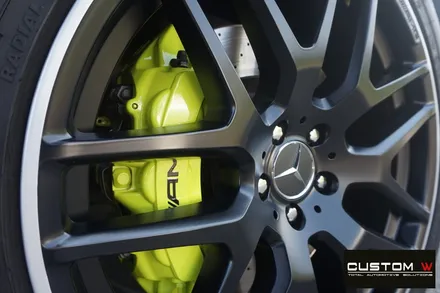 벤츠 GLE63AMG 잘 못된 휠수리 도색 이력이 있는 휠 박리 후 투톤 휠도색  재작업 ,  애시드 그린 (형광) 캘리퍼도색. / 용인 처인구
