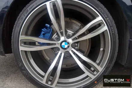 BMW F10 520D M 에어로 다이나믹 프로 휠 상처 수리 후, 고스트 크롬 휠도색 그리고 블루 캘리퍼 도색. / 용인 처인구