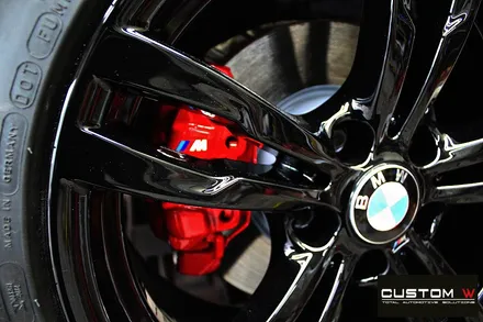 BMW 320i M패키지 블랙유광 휠도색 + 허브 방청 레드 캘리퍼 도색 / 용인 처인구