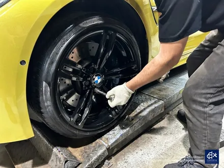 BMW F83 M4 컨버터블 437M 박리 후 블랙유광 휠도색 / 용인 처인구
