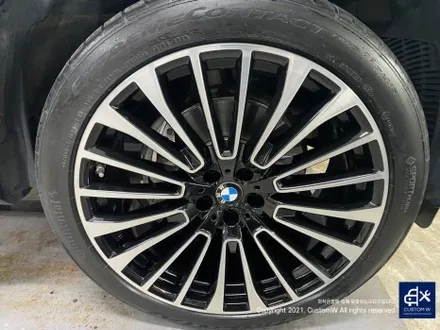 BMW X7 40i 22인치 블랙 폴리시 (블랙 휠도색 + 스포크 전면부 다이아몬드 커팅 가공 블랙 투톤 휠) 세차 관리 유지 보수 관리 용이함 그리고 멋짐 폭발 효과까지_! / 용인 처인구