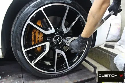 벤츠 E43 AMG 블랙 폴리시 휠 + 카본 세라믹 골드 캘리퍼 도색 / 용인 처인구