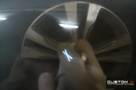 벤츠 S500 심각한 부식 / 녹 , 고착된 분진 지저분한 캘리퍼를 깔끔하고 고급지게 블랙 캘리퍼 도색 & 다이아몬드 컷팅 휠 상처 수리 후 블랙 폴리시 휠로 변신! / 용인 처인구