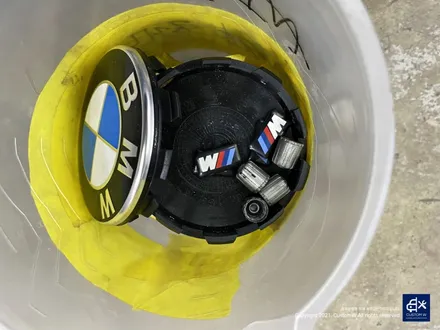 휠, 캘리퍼 모두 새 옷을 입히자! BMW 320i 휠수리 후 블랙유광 휠도색 + 블루 캘리퍼 도색 / 용인 처인구