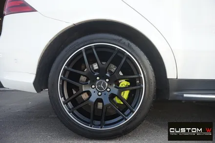 벤츠 GLE63AMG 잘 못된 휠수리 도색 이력이 있는 휠 박리 후 투톤 휠도색  재작업 ,  애시드 그린 (형광) 캘리퍼도색. / 용인 처인구