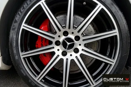 잘 못된 휠수리 도색 이력이 있는 벤츠 CLS63AMG 약품 박리 후, 재작업 다이아몬드 컷팅 블랙 폴리시 휠로 커스터 마이징, 레드 캘리퍼 도색 작업 까지.! / 용인 처인구