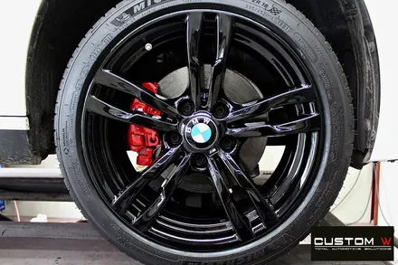 BMW 320i M패키지 블랙유광 휠도색 + 허브 방청 레드 캘리퍼 도색 / 용인 처인구