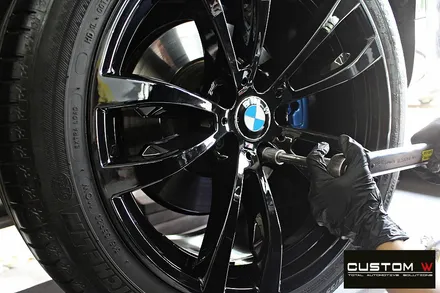 BMW X5 휠상처 수리 후 블랙유광 휠도색 + M 퍼포먼스 블루 캘리퍼 도색 / 용인 처인구
