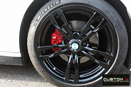 기존 고객님 BMW F30 320i 휠 상처 수리 후 블랙유광 휠도색 + 부식 제거 후 레드 캘리퍼 도색 / 용인 처인구