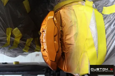 벤츠 GLC43 AMG 휠 상처 수리 후 블랙유광 휠도색 + 카본 세라믹 골드 캘리퍼 도색 / 용인 처인구