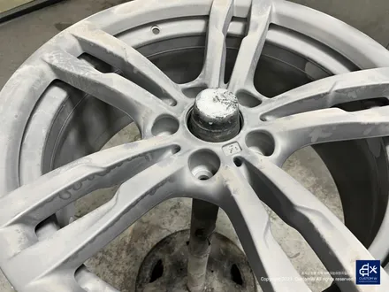 휠, 캘리퍼 모두 새 옷을 입히자! BMW 320i 휠수리 후 블랙유광 휠도색 + 블루 캘리퍼 도색 / 용인 처인구