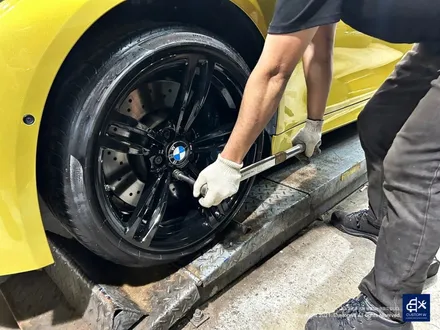 BMW F83 M4 컨버터블 437M 박리 후 블랙유광 휠도색 / 용인 처인구