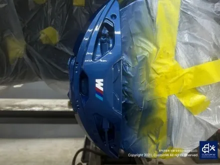 후기글 작성해 주신 고객님의 차량_! BMW G05 X5 45e 휠 상처 수리 후, 블랙 유광 휠도색 그리고 부식 녹 제거 및 방지 블루 캘리퍼 도색 작업까지_! / 용인 처인구