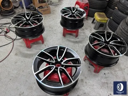 벤츠 C43 AMG 휠 상처 수리 후, 다이아몬드 커팅 가공을 이용한 블랙 폴리시 투톤 휠 커스텀 도색 / 용인 처인구