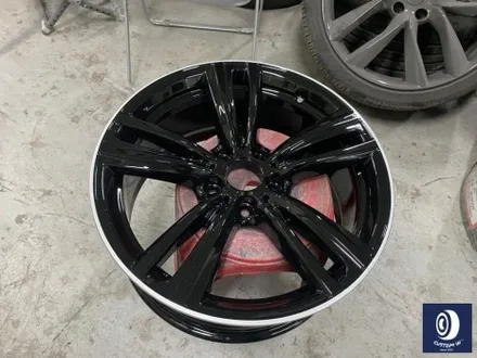 BMW F30 330i 442M 19인치 휠 상처 수리 및 부식 제거 /  약품 박리 ( 페인트 제거) 후, 블랙 + 실버 투톤 휠도색 / 용인 처인구