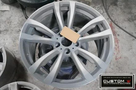 BMW X5 40D 부식이 심한 캘리퍼 부식 녹 제거후, 캘리퍼 도색 / 휠상처 수리후, 블랙유광 휠도색 까지.! 커스텀W / 용인 처인구
