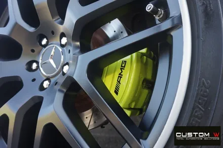벤츠 GLE63AMG 잘 못된 휠수리 도색 이력이 있는 휠 박리 후 투톤 휠도색  재작업 ,  애시드 그린 (형광) 캘리퍼도색. / 용인 처인구
