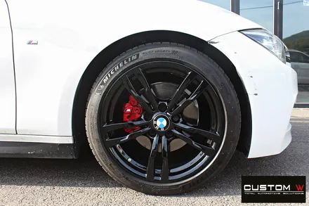 기존 고객님 BMW F30 320i 휠 상처 수리 후 블랙유광 휠도색 + 부식 제거 후 레드 캘리퍼 도색 / 용인 처인구