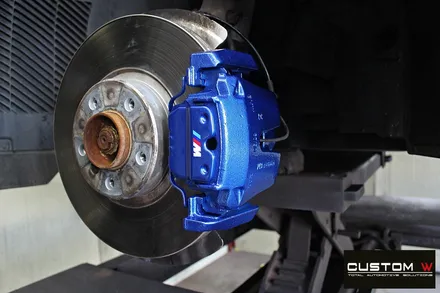 BMW X5 휠 상처 수리 후 블랙유광 휠도색 + 부식 제거 후 M 퍼포먼스 블루 캘리퍼 도색 / 용인 처인구