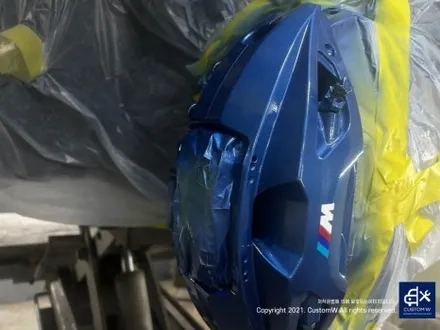 후기글 작성해 주신 고객님의 차량_! BMW G05 X5 45e 휠 상처 수리 후, 블랙 유광 휠도색 그리고 부식 녹 제거 및 방지 블루 캘리퍼 도색 작업까지_! / 용인 처인구