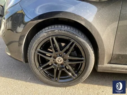 벤츠 V클래스 V300D 휠 상처 수리 후, 블랙 유광 휠도색 + 손상된 타이어 신품으로 교체 작업까지_! / 용인 처인구