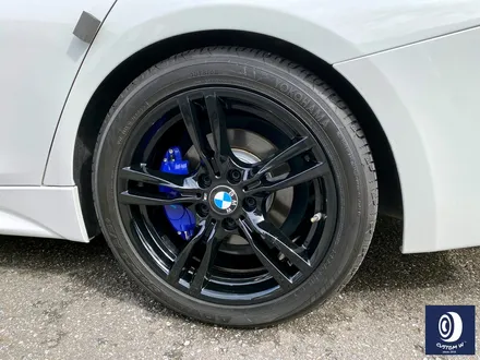 잘못된 휠 수리 도색 이력이 있는 BMW F30 330i 400M 약품 박리 ( 페인트 제거) 후, 하이그로시 블랙 (검정 유광) 휠도색 / 용인 처인구