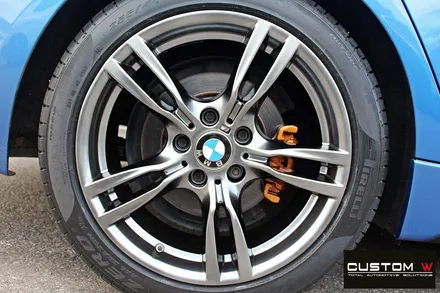 BMW F30 330i 휠 상처 수리 후 고스트 크롬 휠도색 + 부식 제거 후 카본 세라믹 골드 캘리퍼 도색 / 용인 처인구