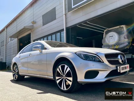 벤츠 W218 CLS350d 19인치 휠 상처 수리 후 다이아몬드 컷팅 가공 작업을 이용한 블랙 폴리쉬 휠로 깔끔하게 변신! / 용인 처인구