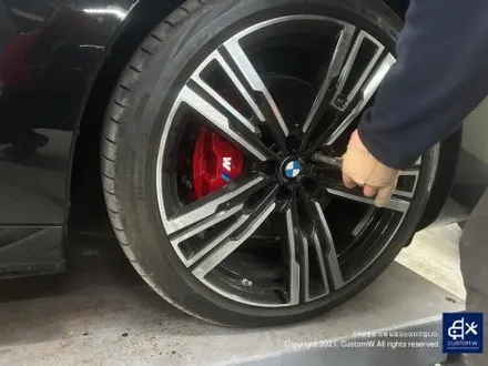 플래그십 전기차 / 럭셔리 대형 세단 BMW I7  레드 캘리퍼 도색 / 용인 처인구