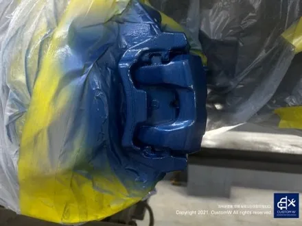 후기글 작성해 주신 고객님의 차량_! BMW G05 X5 45e 휠 상처 수리 후, 블랙 유광 휠도색 그리고 부식 녹 제거 및 방지 블루 캘리퍼 도색 작업까지_! / 용인 처인구