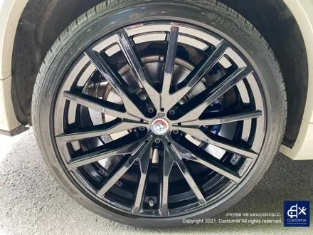 BMW X5 G05 22인치 742M 부식 제거 및  휠 상처 수리 후, 블랙 유광 휠도색 / 용인 처인구