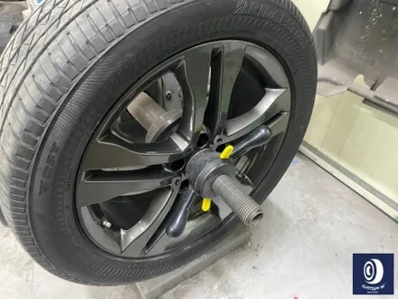 벤츠 GLA200 타 업체 휠수리 도색 불량 재작업 / 약품 박리 (페인트 제거) 후, 건메탈 그레이 휠도색 + 부식 제거 후, 블랙 캘리퍼도색 / 용인 처인구
