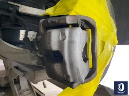 벤츠 GLE450 타 업체 잘못된 수리 도색 이력 / 기존 페인트 제거 (약품 박리) 후, 마차휠 블랙 유광 휠도색 + 레드 캘리퍼 도색 / 용인 처인구