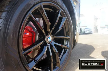 BMW G30 520D 662M 휠 블랙유광 휠도색, 레드 캘리퍼도색 / 분당 용인 수입차 BMW 휠도색,캘리퍼도색 커스텀W / 용인 처인구