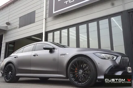 멋지게 랩핑 된 벤츠 GT43 AMG 4도어 블랙유광 휠도색, 카본 세라믹 브레이크 골드 컬러 캘리퍼 도색. / 용인 처인구
