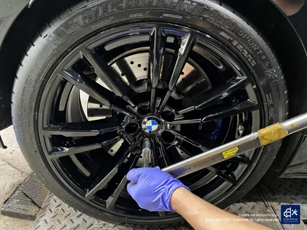 BMW F90 M5 706M 휠수리 후 블랙유광 휠도색 / 용인 처인구