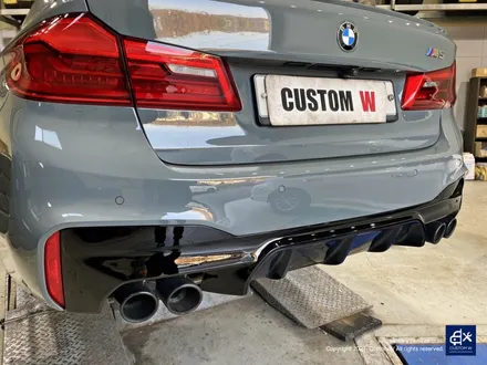 BMW F90 M5 박리 후 블랙유광 휠도색 + 리어 범퍼 디퓨저, 사이드 미러 블랙유광 도색 / 용인 처인구