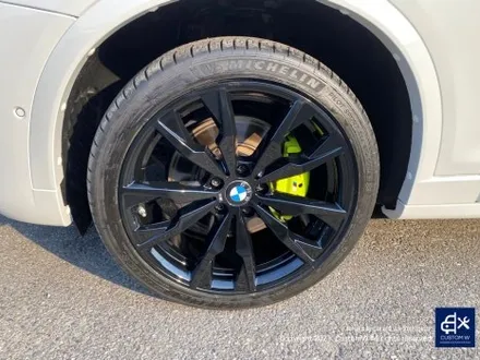 4년 만에 찾아주신 재방문 고객 BMW X4 M40i 약품 박리를 통해 기존 페인트 모두 제거 및 휠 상처 수리 후, 블랙 유광 휠 도색 재작업 / 용인 처인구