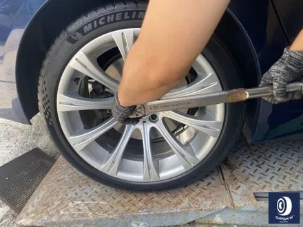 엉망진창 잘못된 휠 수리 도색 이력이 있는 BMW E60 535d (M5 휠) 약품 박리 후, 알루미늄 상태에서 휠 생산공정 동일하게 올바른 공정으로 실버 휠 복원 도색_! / 용인 처인구